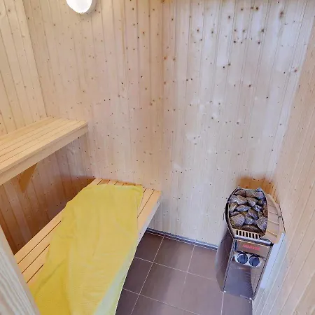 18 Person In Bogense