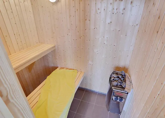 18 Person In Bogense